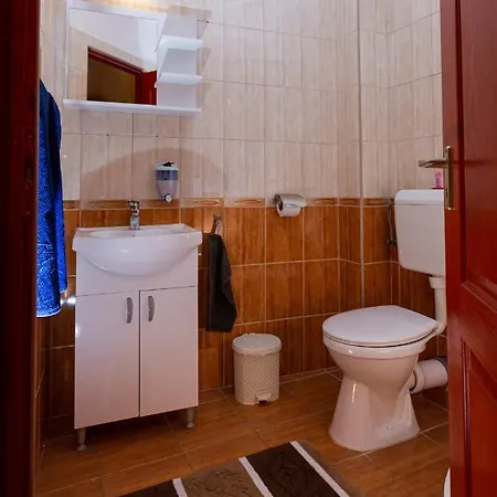 Erika Vendeghaz Гостьовий будинок 3*