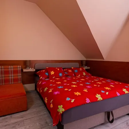 Erika Vendeghaz Гостьовий будинок 3*