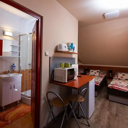 Erika Vendeghaz Еґер