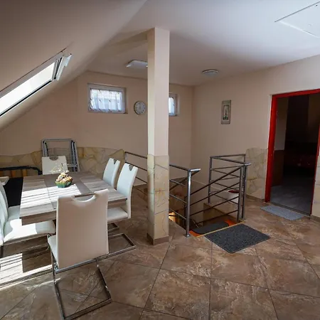 Erika Vendeghaz Еґер