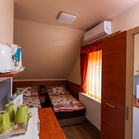 Erika Vendeghaz Гостьовий будинок Еґер