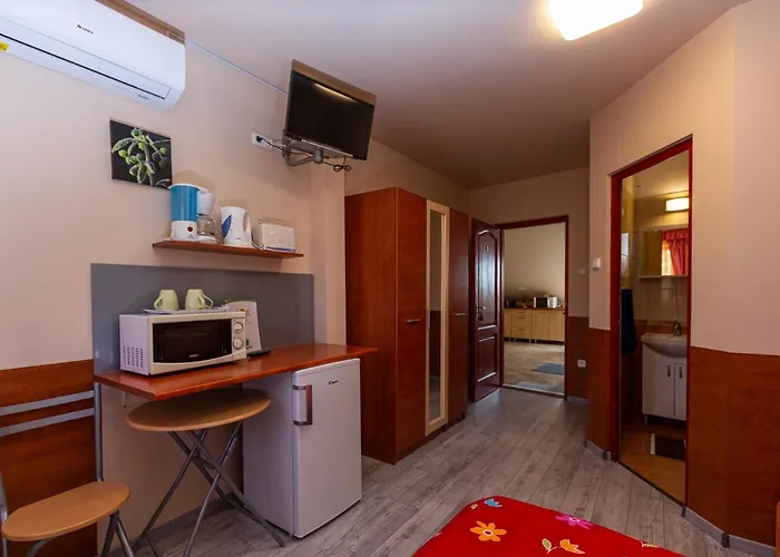 Erika Vendeghaz Gasthuis 3*